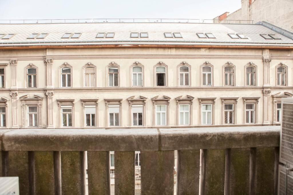 Apartment Downtown Ulloi 3 Budapeste Exterior foto